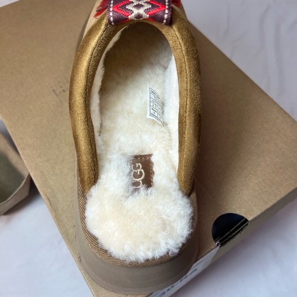 UGG Women's TAZZLE Slipper, Chestnut Size 6 - Picture 10 of 11